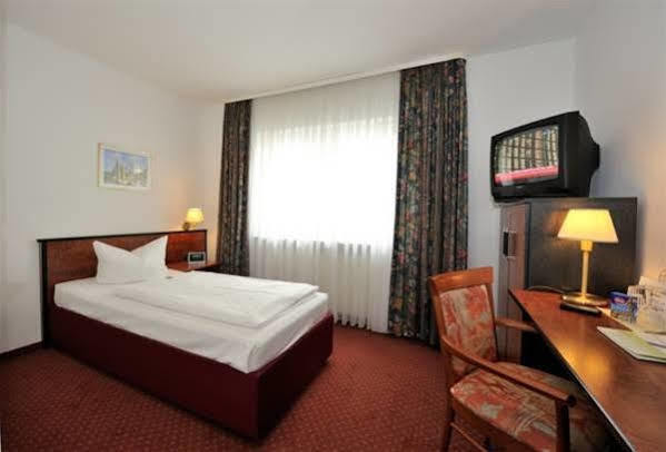 Rhein Neckar Hotel City Airport City Airport Mannheim Exterior foto